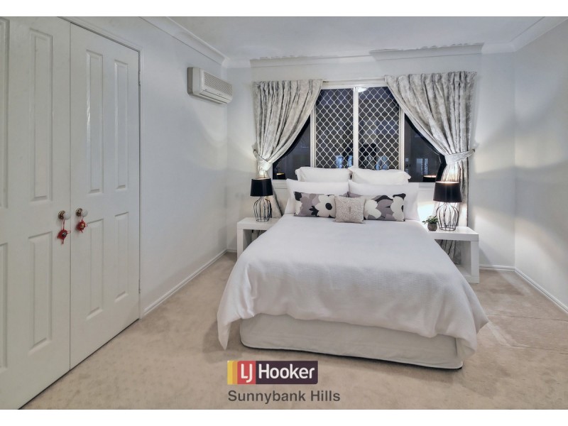 31 Windsor Place, Carindale QLD 4152