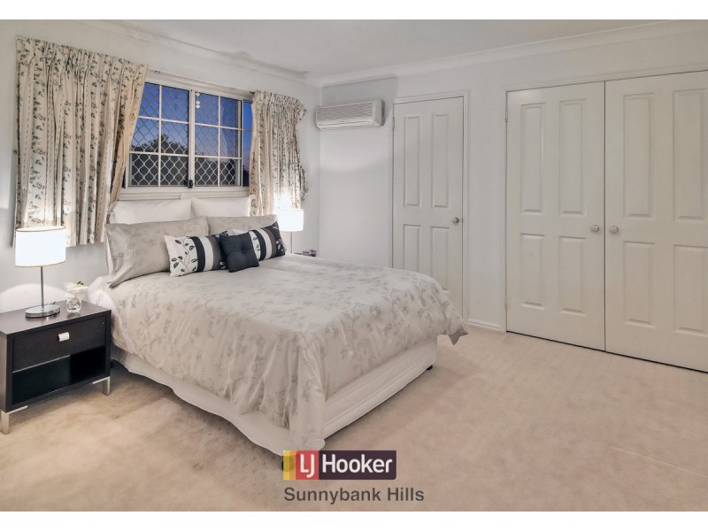 31 Windsor Place, Carindale QLD 4152