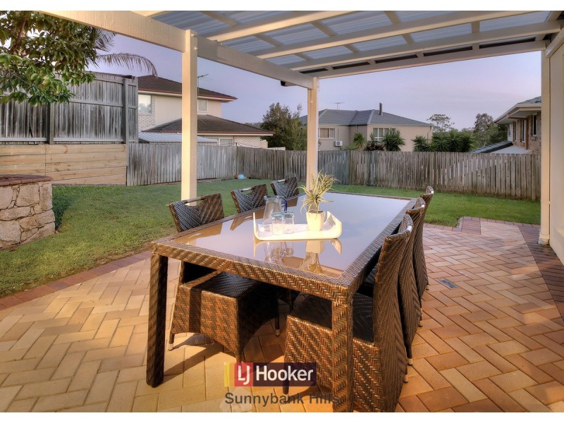 31 Windsor Place, Carindale QLD 4152