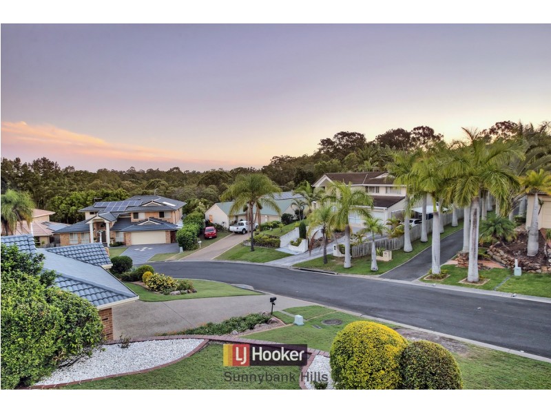 31 Windsor Place, Carindale QLD 4152