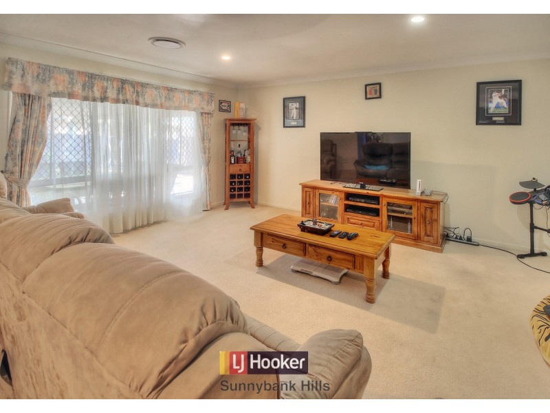 8 Cinear Court, Regents Park QLD 4118