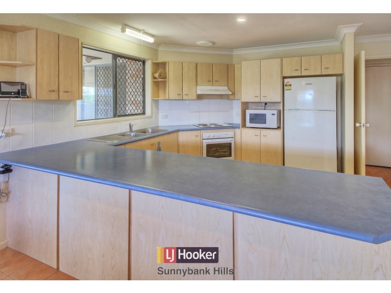 8 Cinear Court, Regents Park QLD 4118