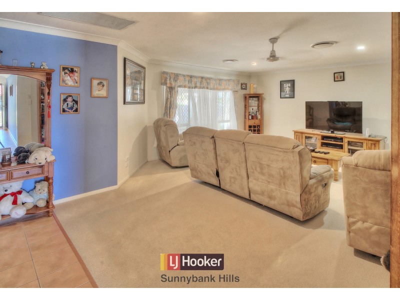 8 Cinear Court, Regents Park QLD 4118