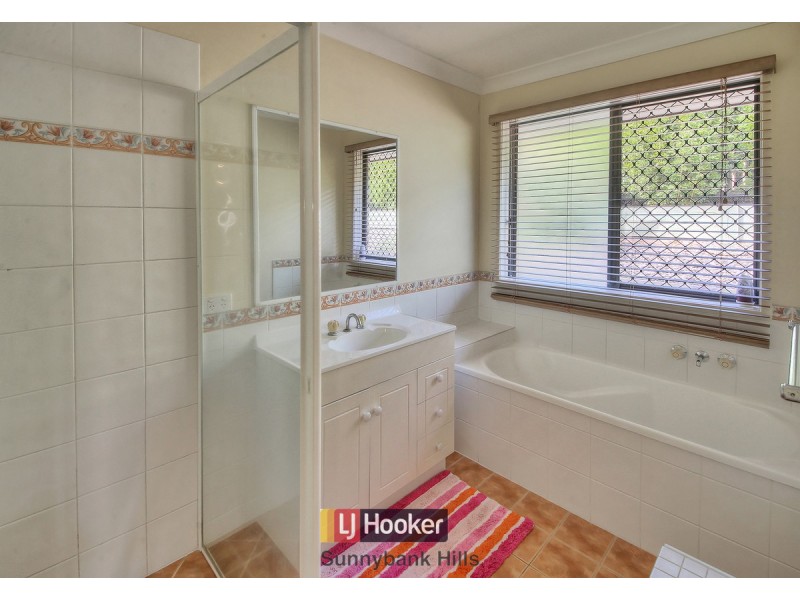 8 Cinear Court, Regents Park QLD 4118