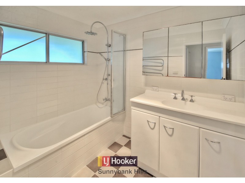 18 Holder Street, Wishart QLD 4122