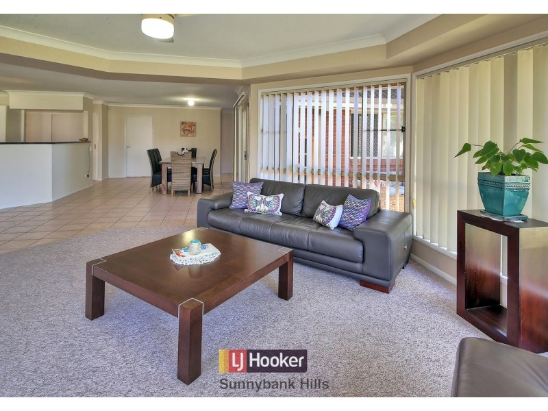 8 Albert Place, Parkinson QLD 4115