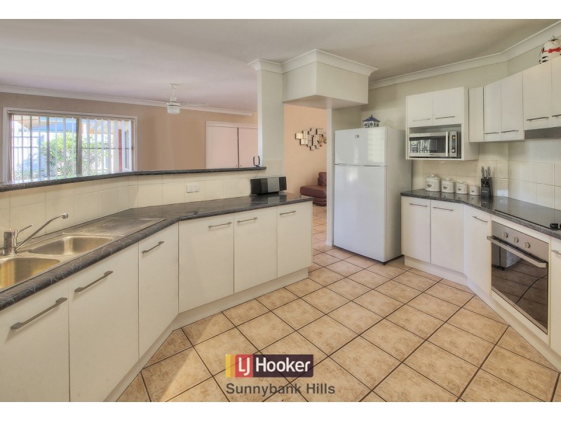 8 Albert Place, Parkinson QLD 4115