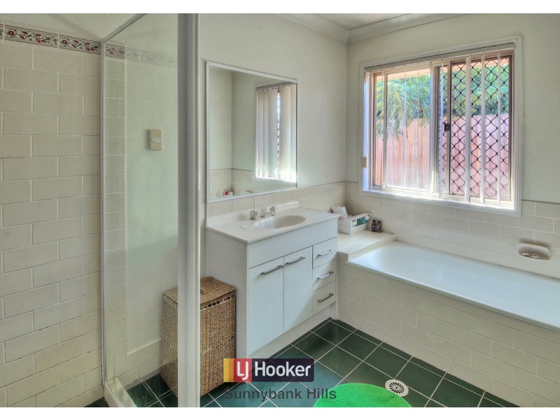 8 Albert Place, Parkinson QLD 4115