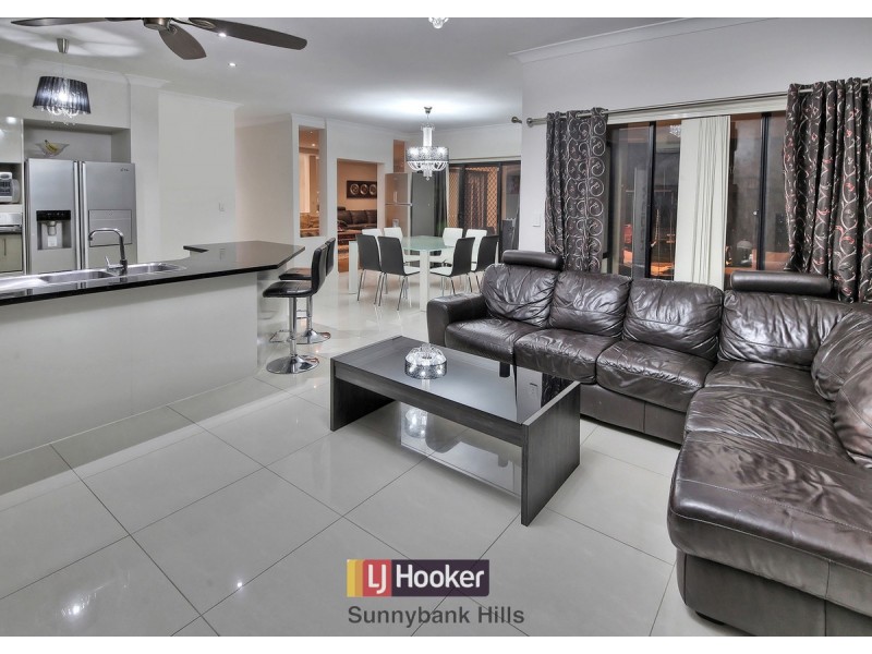 16 Crab Apple Court, Stretton QLD 4116