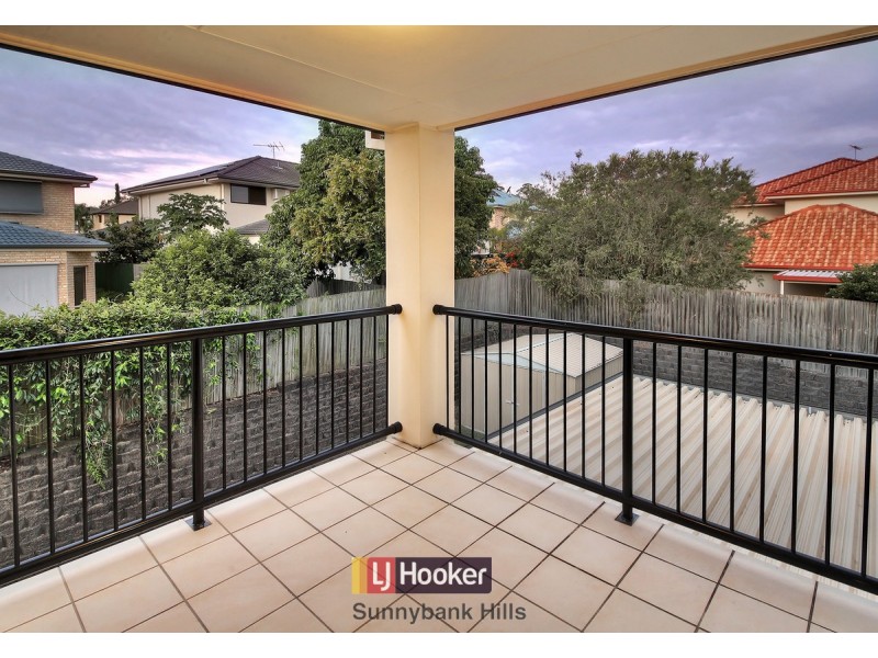16 Crab Apple Court, Stretton QLD 4116