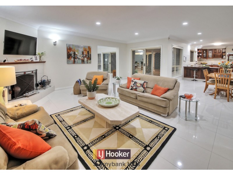 20 Delfin Drive, Macgregor QLD 4109