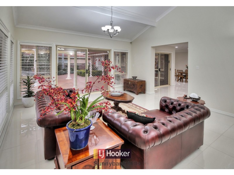 20 Delfin Drive, Macgregor QLD 4109