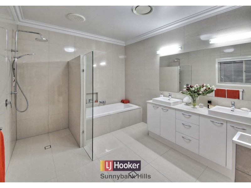 20 Delfin Drive, Macgregor QLD 4109