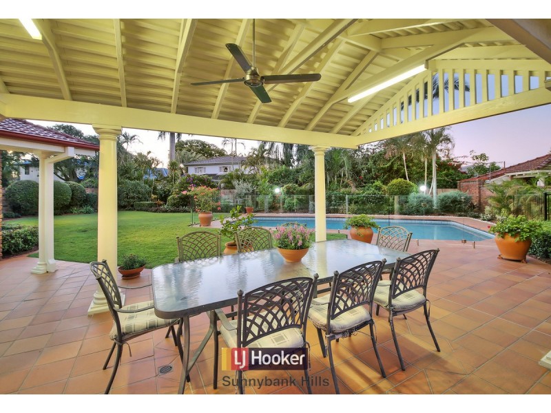 20 Delfin Drive, Macgregor QLD 4109