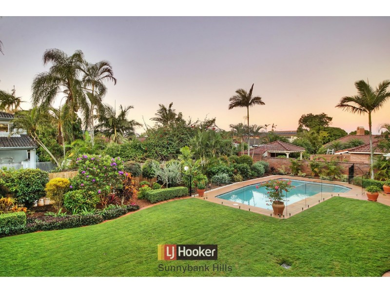 20 Delfin Drive, Macgregor QLD 4109