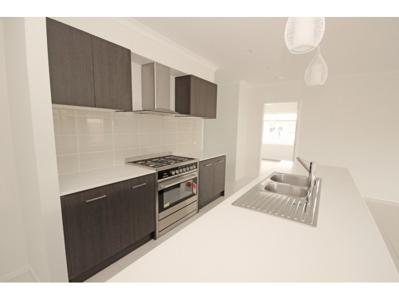 16 Parkway Street, Kuraby QLD 4112