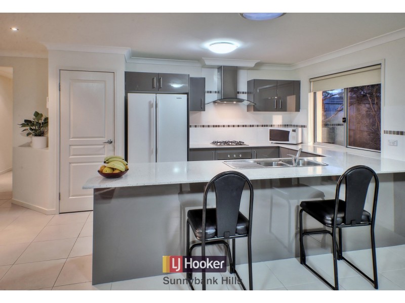 8 Sumayyah Place, Calamvale QLD 4116