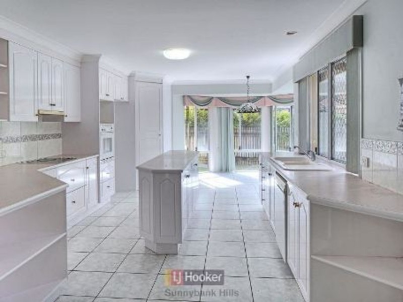 4 Poinciana Crescent, Stretton QLD 4116
