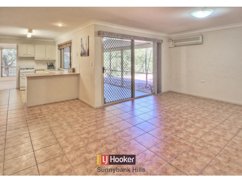 110 Lancaster Circuit, Stretton QLD 4116