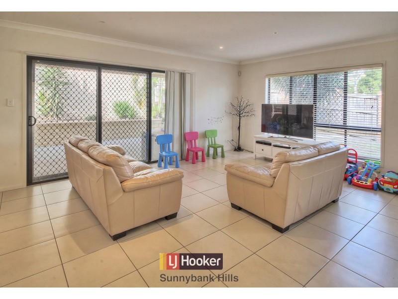 3 Sovereign Close, Wishart QLD 4122