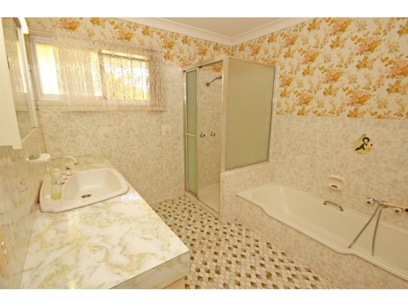 256 Broadwater Road, Mansfield QLD 4122