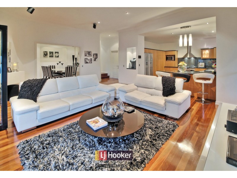 15 Eaton Place, Wishart QLD 4122