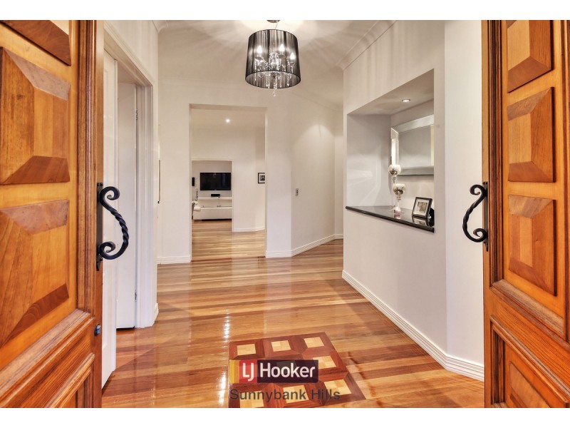 15 Eaton Place, Wishart QLD 4122