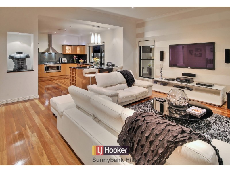 15 Eaton Place, Wishart QLD 4122