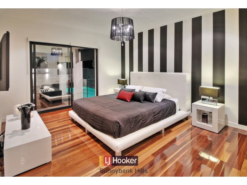 15 Eaton Place, Wishart QLD 4122