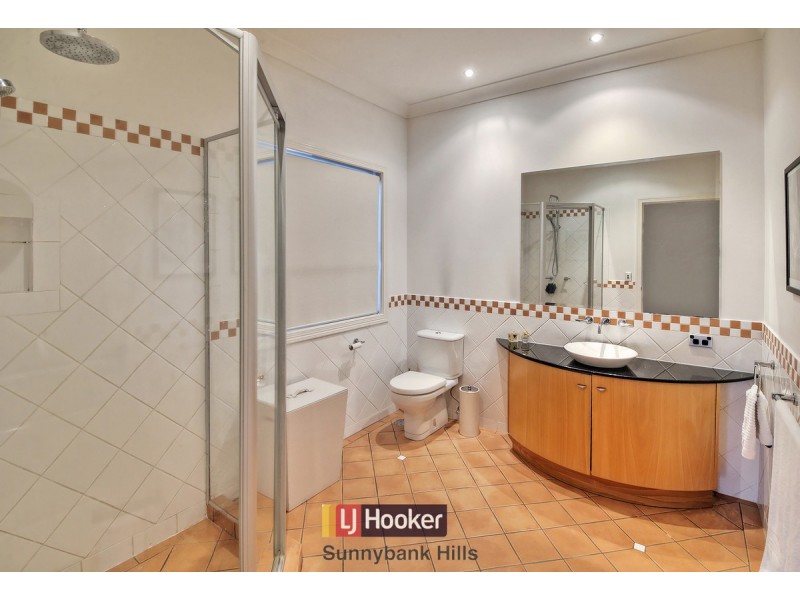 15 Eaton Place, Wishart QLD 4122