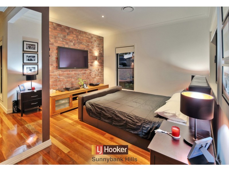 15 Eaton Place, Wishart QLD 4122