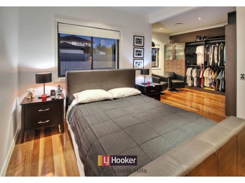 15 Eaton Place, Wishart QLD 4122