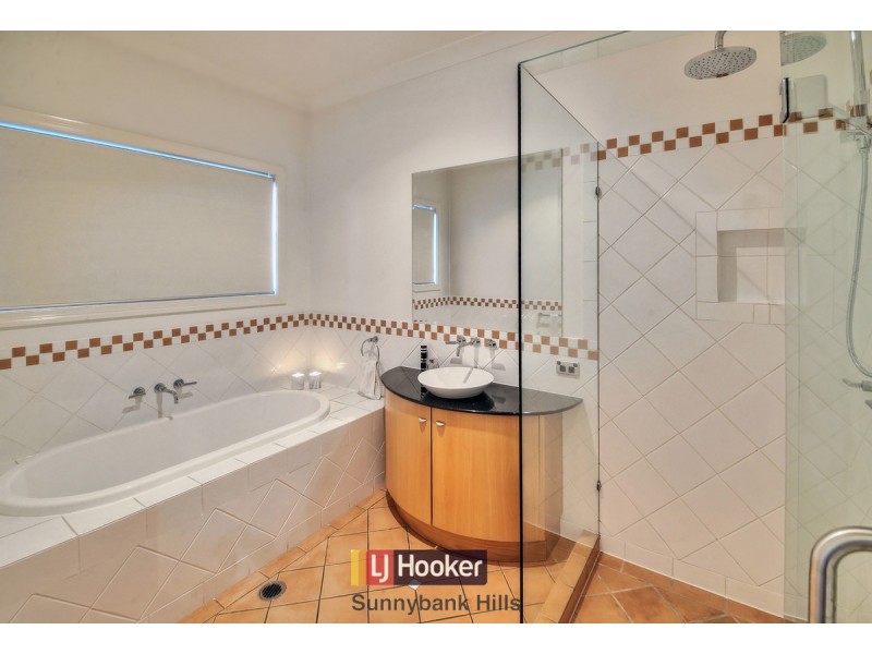 15 Eaton Place, Wishart QLD 4122