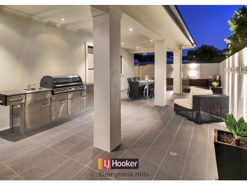 15 Eaton Place, Wishart QLD 4122