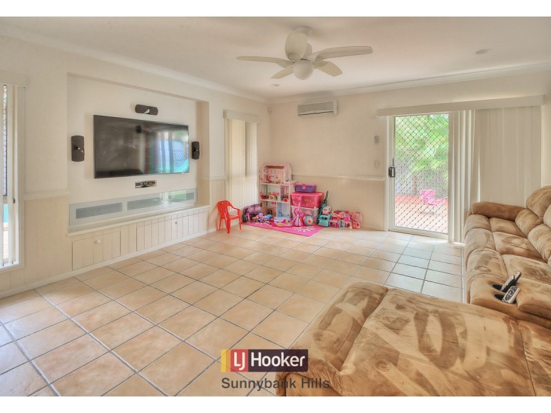 6 Cumberland Place, Parkinson QLD 4115