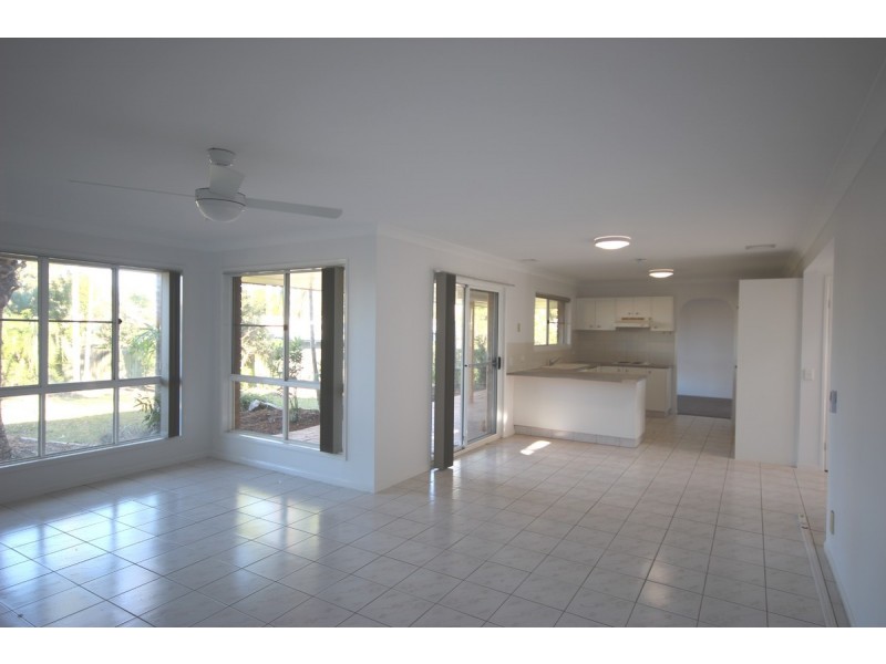 11 Gulubia Place, Calamvale QLD 4116