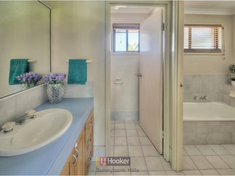 2 Boorala Crescent, Eight Mile Plains QLD 4113
