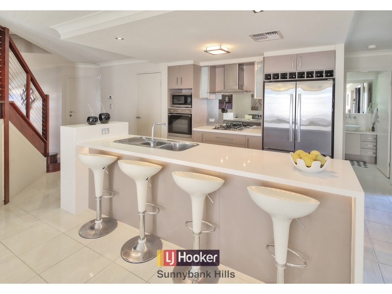 24 Compass Court, Raby Bay QLD 4163