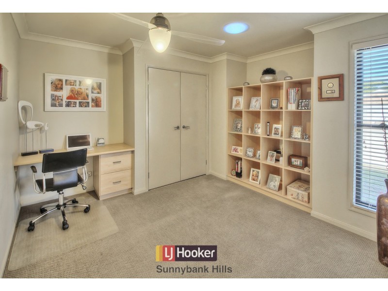 24 Compass Court, Raby Bay QLD 4163