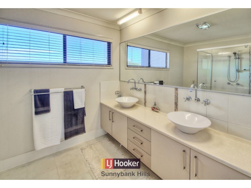 24 Compass Court, Raby Bay QLD 4163