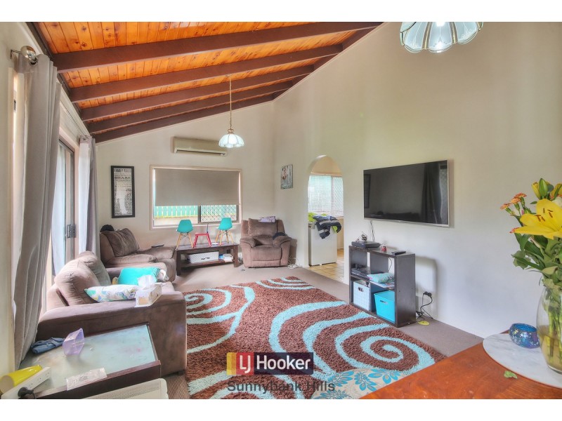 15 Chenin Street, Calamvale QLD 4116