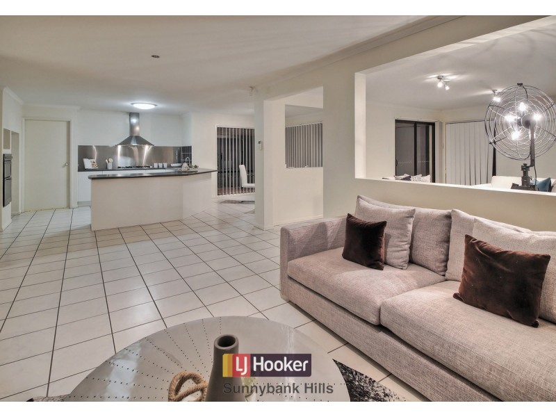 150 White Cedar Circuit, Stretton QLD 4116