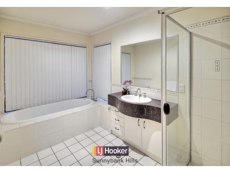 150 White Cedar Circuit, Stretton QLD 4116