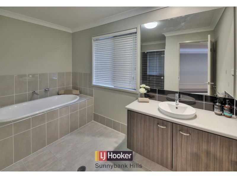 2 Snowbell Close, Stretton QLD 4116