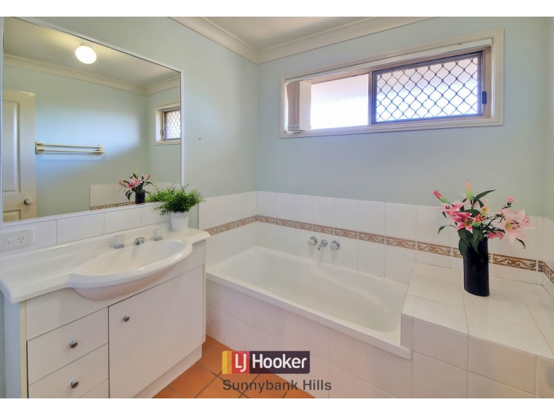 4 Bowerbird Place, Calamvale QLD 4116