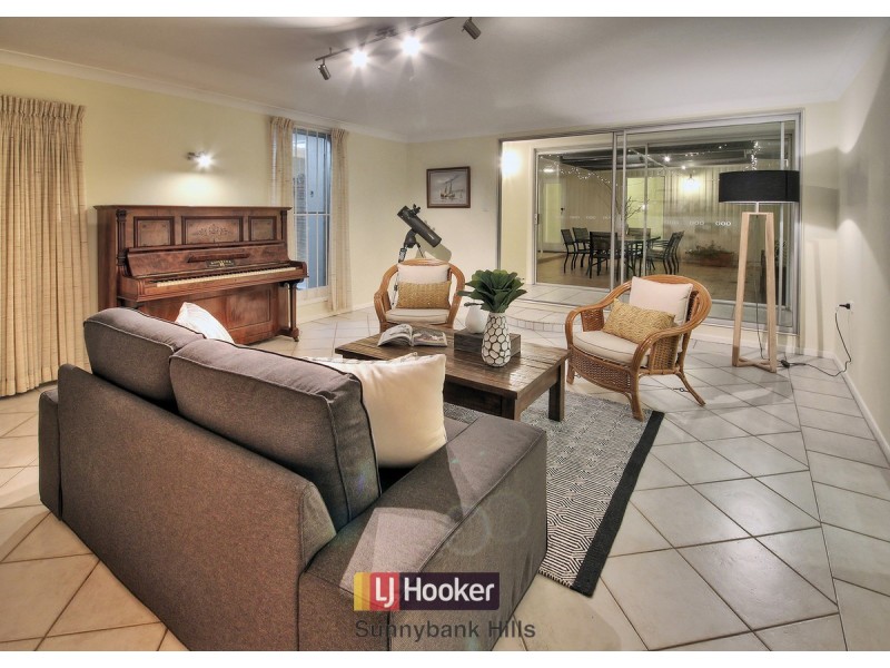 15 Mingera Street, Mansfield QLD 4122