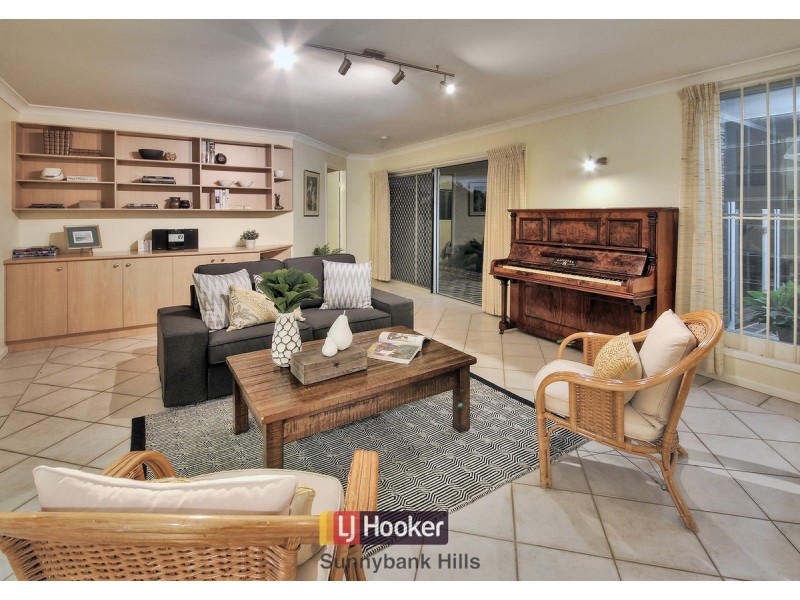 15 Mingera Street, Mansfield QLD 4122