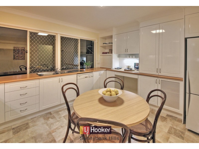 15 Mingera Street, Mansfield QLD 4122