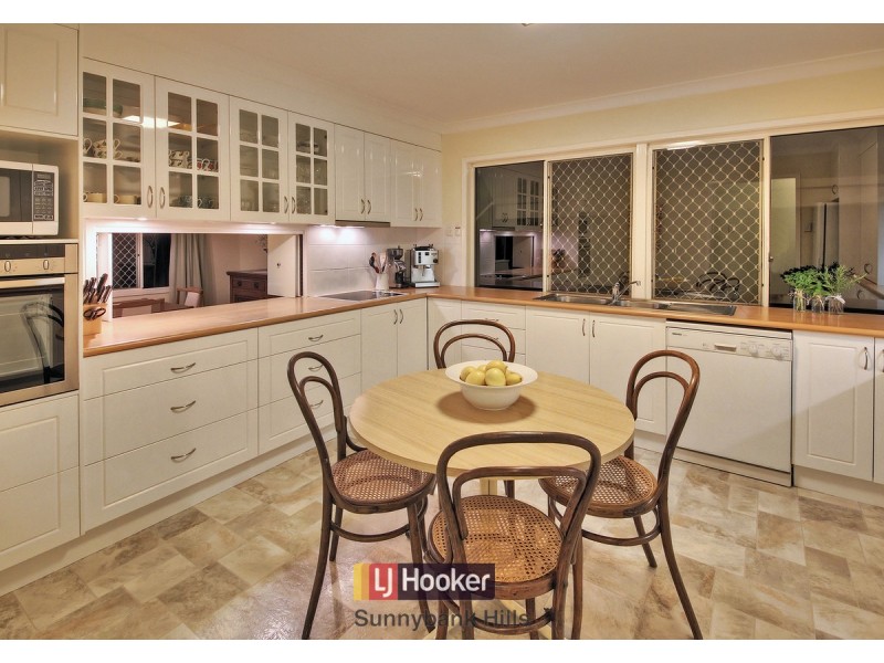 15 Mingera Street, Mansfield QLD 4122