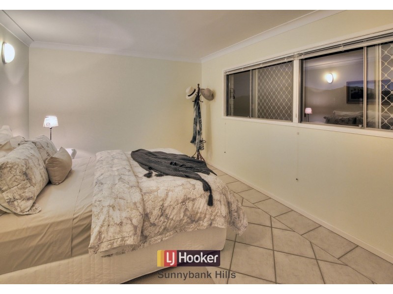 15 Mingera Street, Mansfield QLD 4122